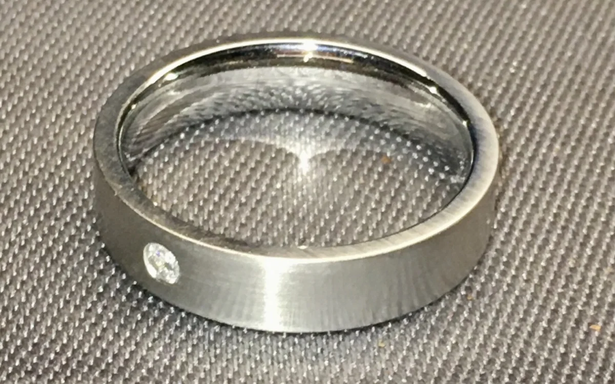 Platinum finger ring with diamond, Apex Gold Silver Coin Winston-Salem